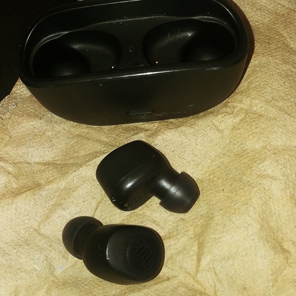 JBL Vibe 100TWS True Wireless Earbuds - Black - Picture 1 of 2